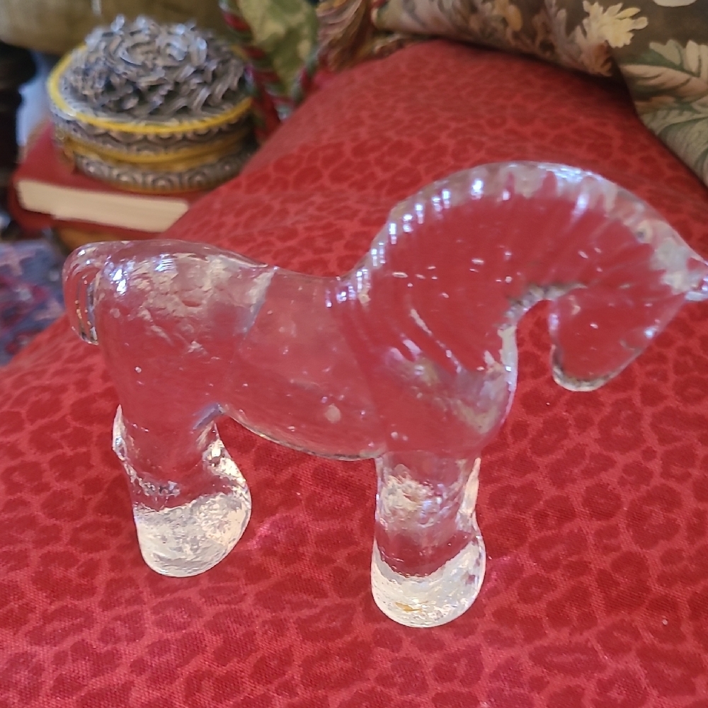 Elegant Clear Glass Boda Horse Figurine